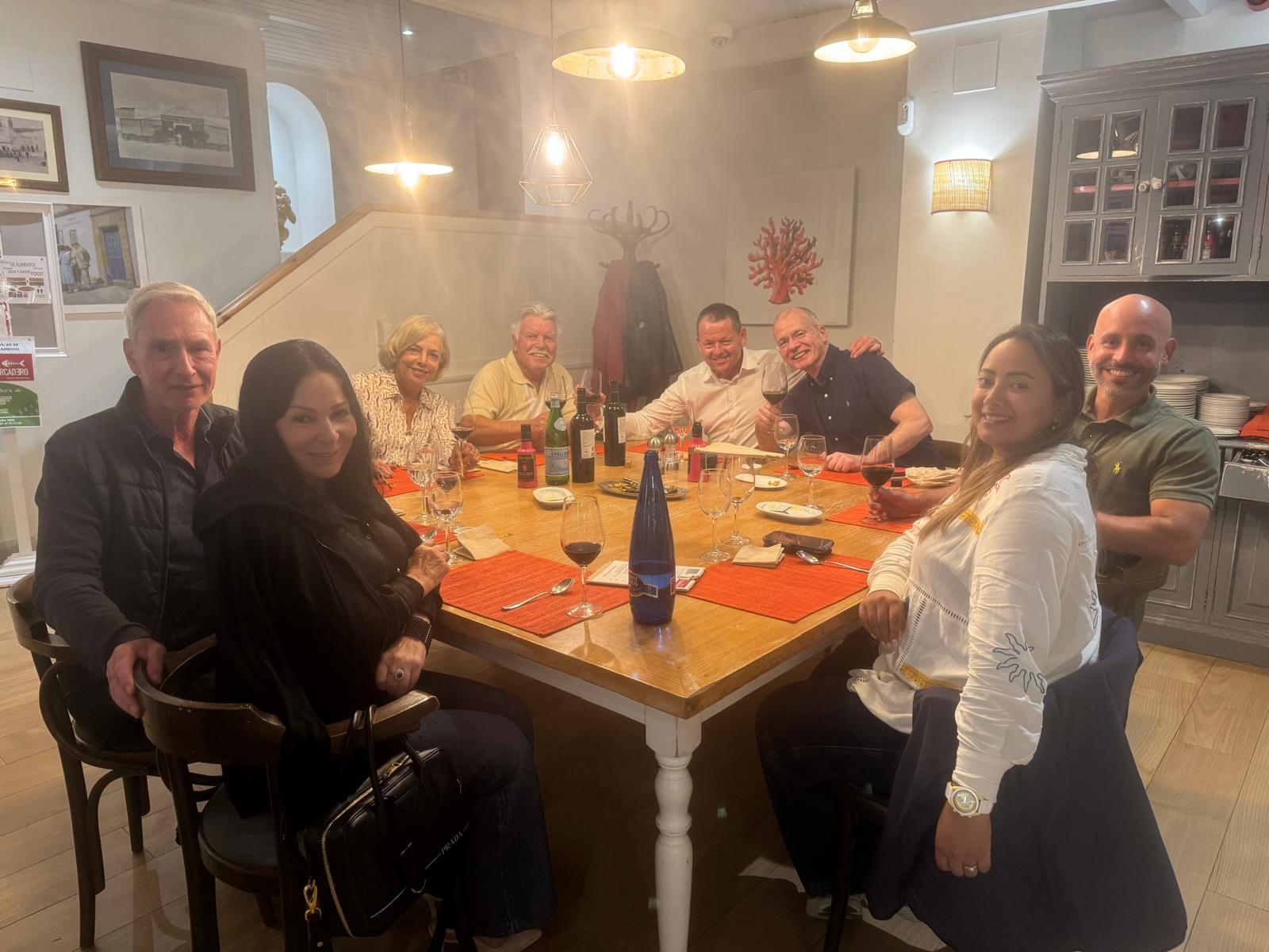 Geselliges Abendessen