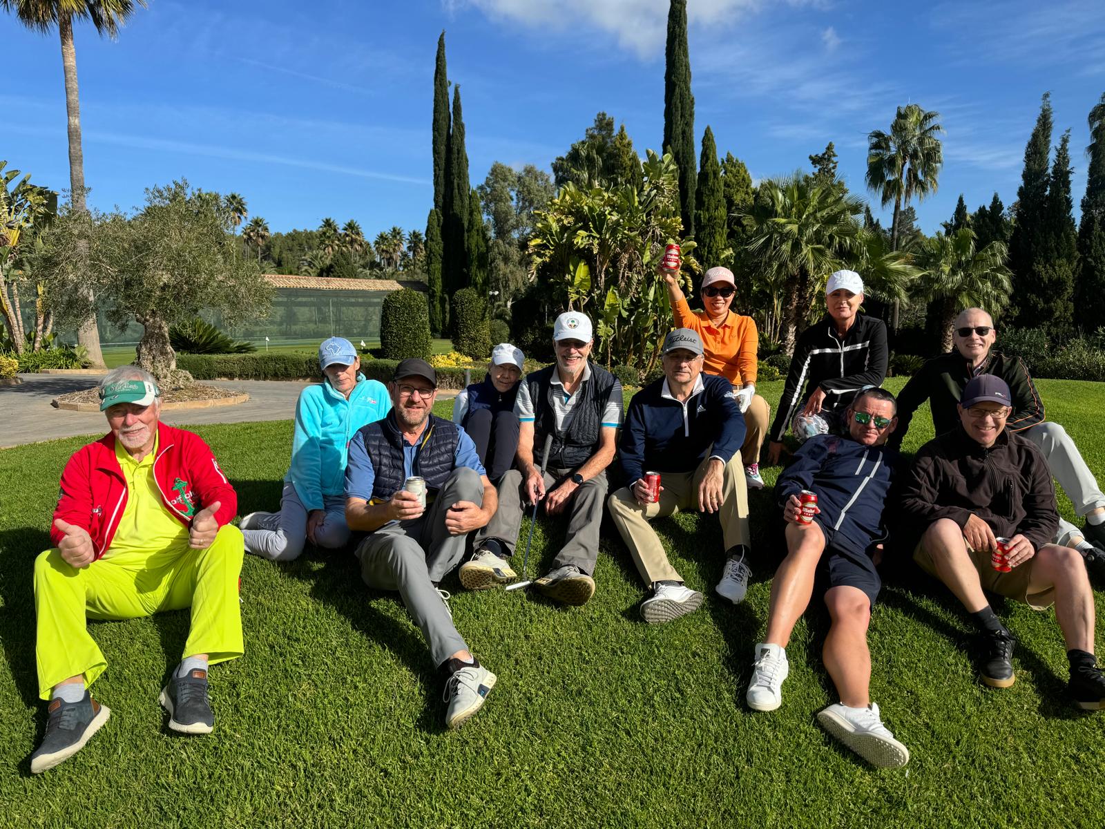 Gruppenfoto auf dem Fairway