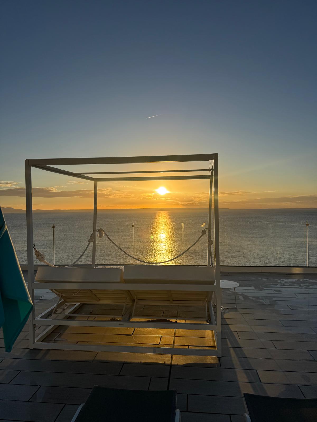 Sonnenuntergang am Pool